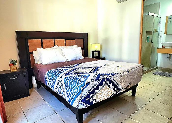 Bahia Del Tezal 202b: 2br/2bt Condo, Big Pool, 5 Minutes Walk To Beach! *