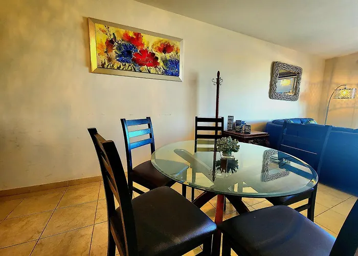 Bahia Del Tezal 202b: 2br/2bt Condo, Big Pool, 5 Minutes Walk To Beach! Apartamento *