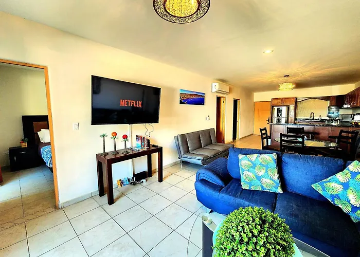 Apartamento Bahia Del Tezal 202b: 2br/2bt Condo, Big Pool, 5 Minutes Walk To Beach! Cabo San Lucas