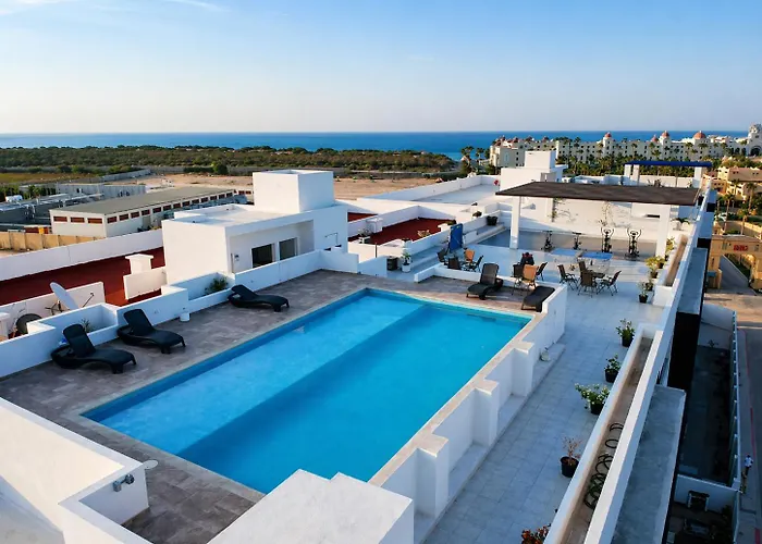 Bahia Del Tezal 202b: 2br/2bt Condo, Big Pool, 5 Minutes Walk To Beach! Apartamento